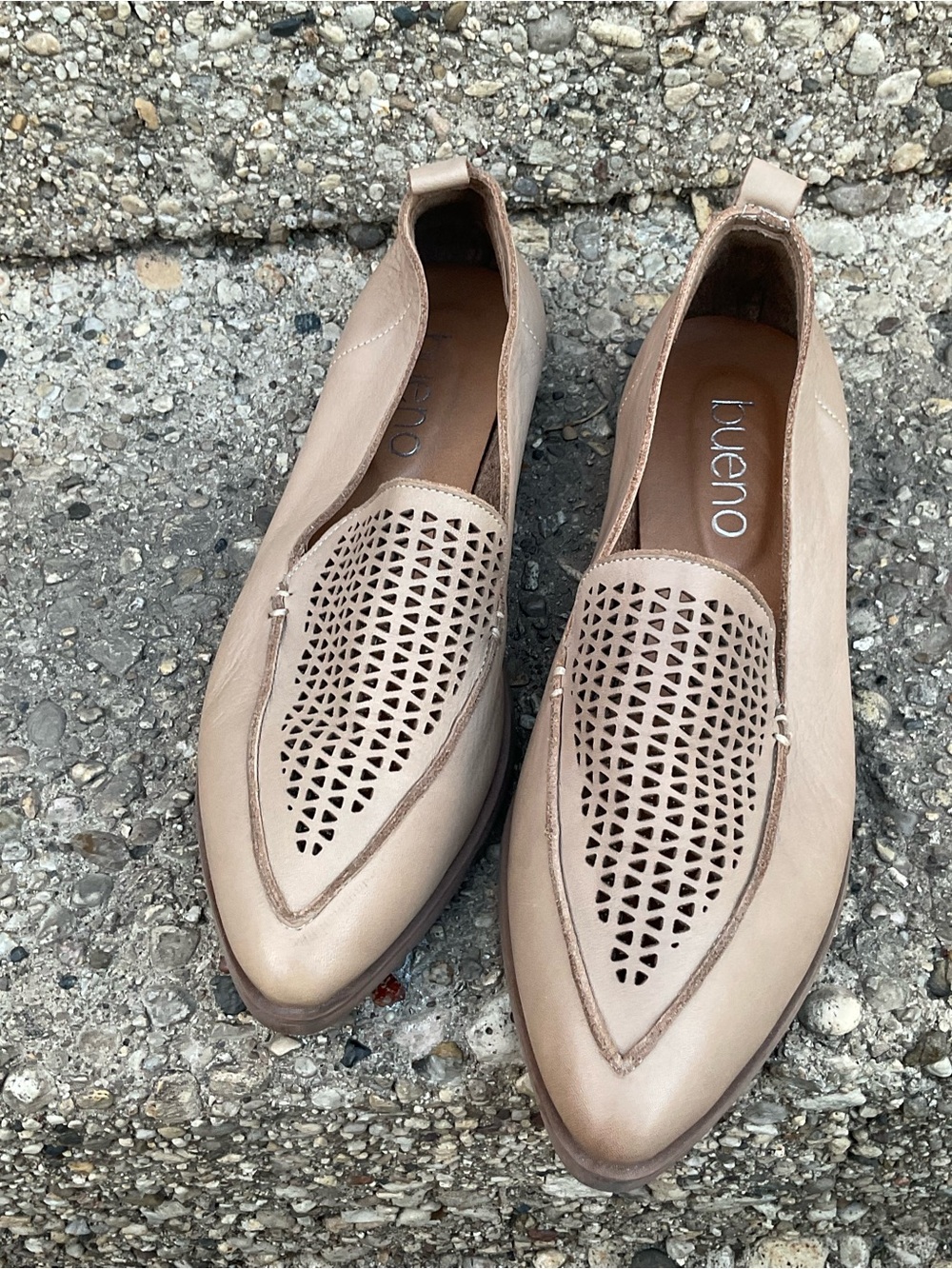 Bueno Blazey Pointed Toe Flat Loafers Size 40 Taupe Minimalist Casual Neutral - Picture 2 of 11